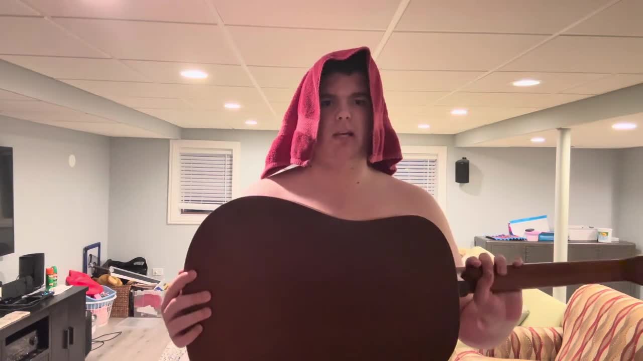 I lost a bet and now I have to play the guitar with my pp