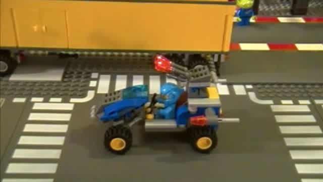 Lego 7050 ‧ Alien Defender - Alien Conquest Review Lego 7050 ‧ Alien Defender - Alien Conquest Review