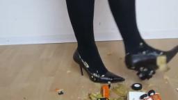 Jana fill her high heel pumps with banana and crush a toy tractor with it