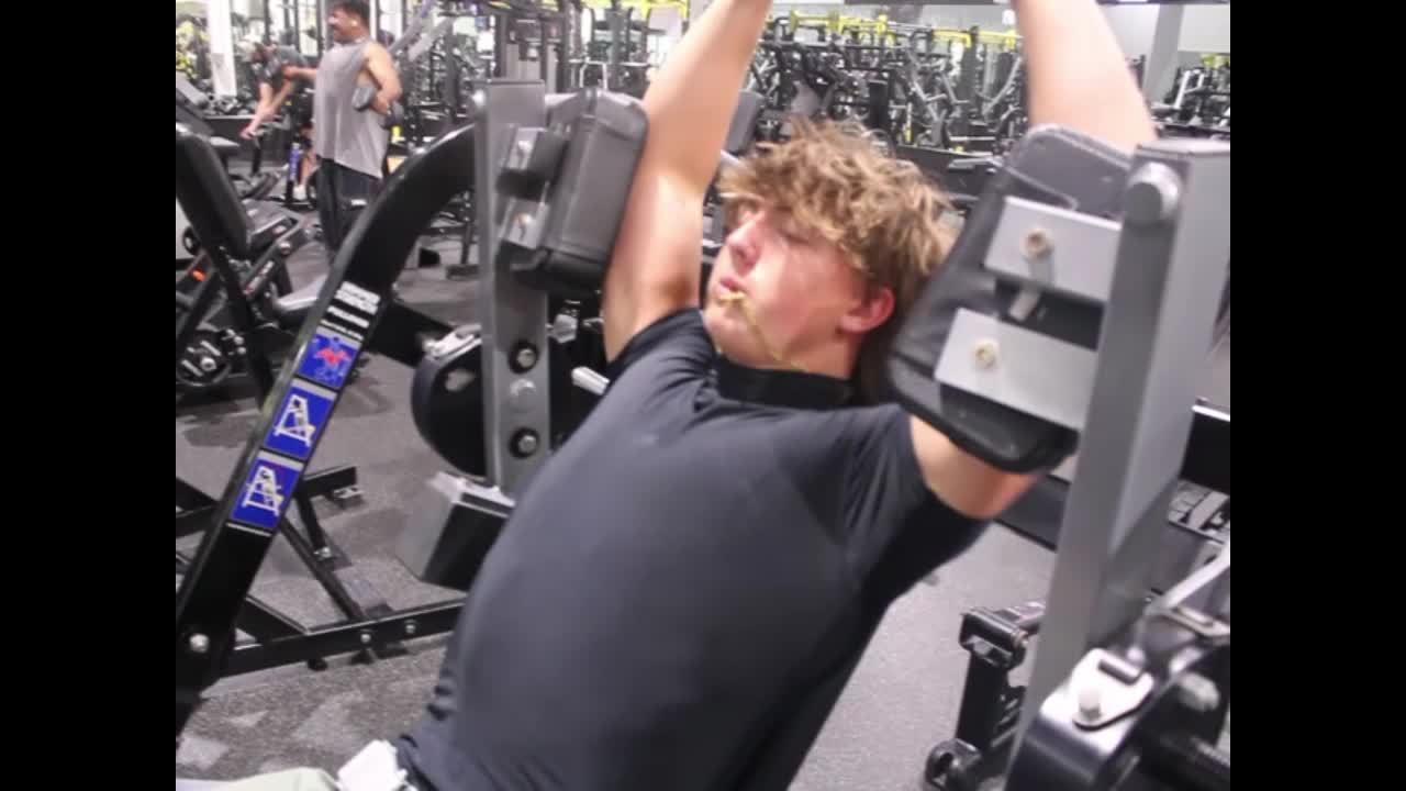 GOLD's GYM