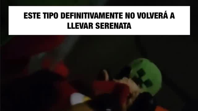 Este Tipo Definitivamente no Volverá a traer Serenata