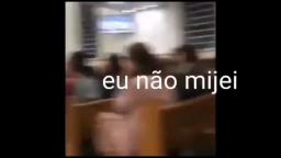 YTPʙʀ - TRAVECO NA IGREJA FAZ DELEGADO COMER O CU DO BOLO