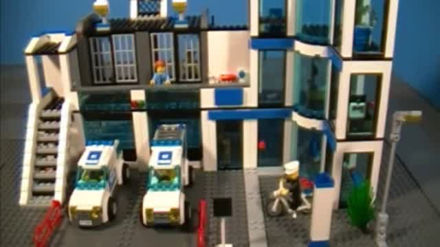 Lego 7498 Police Station: City Review