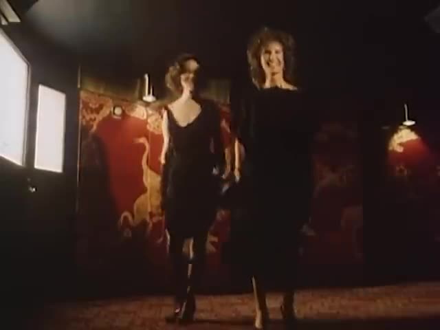 Radio Futura - Escuela de Calor (Vídeo Oficial)(480P)