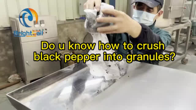 Do u know how to crush black pepper into granules by black pepper crusher?