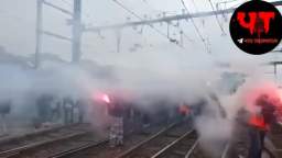 Paris protesters begin blocking railroads