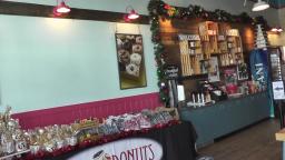 CHRISTMAS DECORATIONS IN DUCK DONUTS
