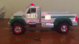 AtripptheRcguy’s 14 days of Hessmas episode 12 2011 hess truck