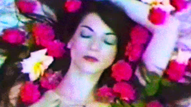 GGABBE - Pale Skin, Dark Hair