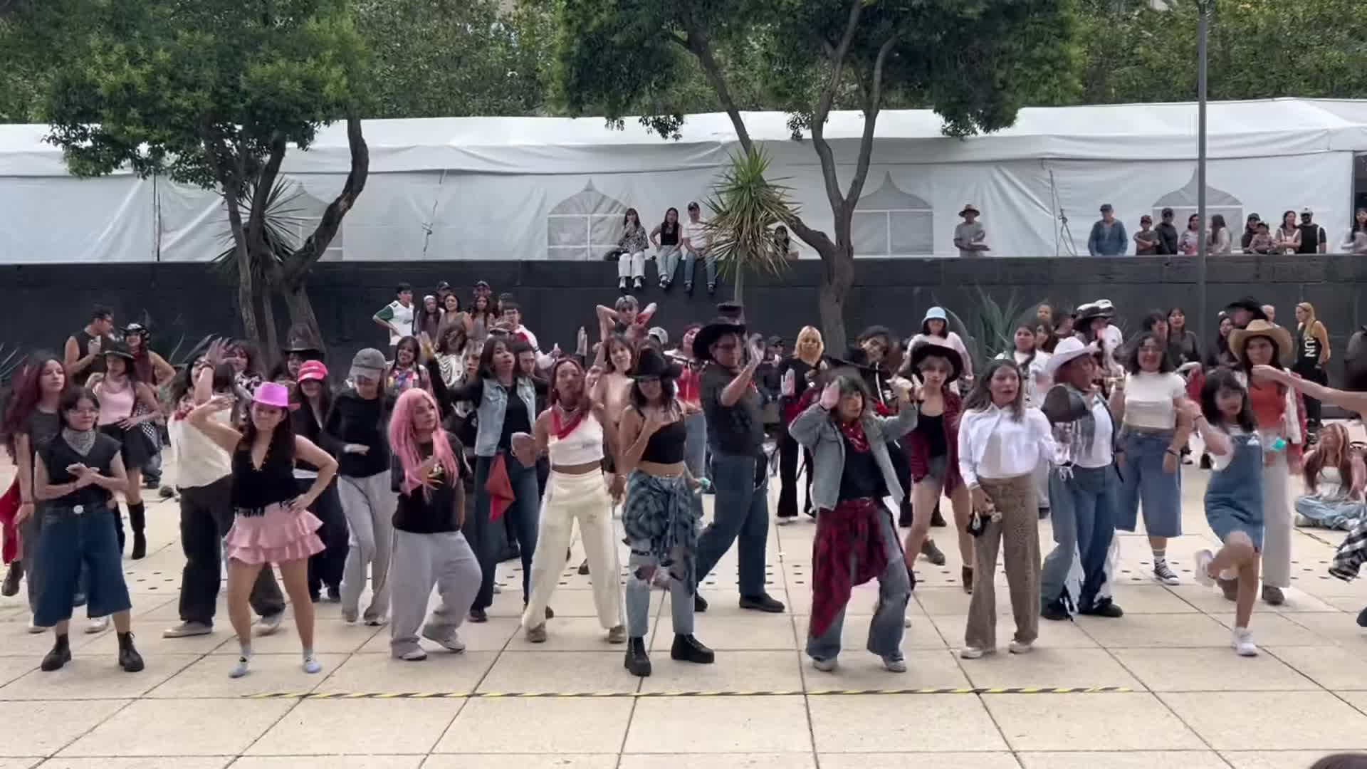 [K-POP IN PUBLIC] K-POP RANDOM PLAY DANCE IN MÉXICO ｜ COWBOY edition by Shining  (1)_3_