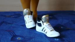 Jana shows her Adidas Top Ten Hi white gold black