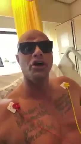 Alex Soze is boos op de zuster (scheldwoorden)