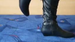 Jana shows her heel winter boots black with lacing back and pelt
