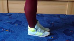 Jana shows her Adidas Top Ten Hi light blue jeans and yellow