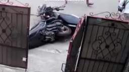 Ladrones intentan robar motocicleta y terminan perdiendo la suya