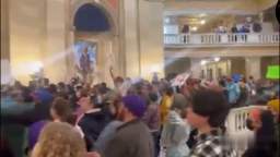 Transvestites storm Oklahomas state congressional building