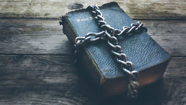 Christian Persecution - Street preacher arrested by Police in London, UK
