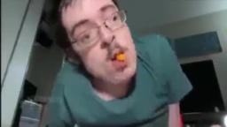 LordPacman32 Comiendo Cheetos