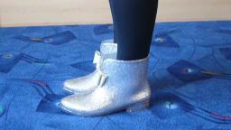 Jana shows her heel rubber booties silver glitter with loop