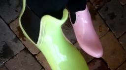 Jana make a shoeplay with her mixed shiny pink and green chelsea rubber booties