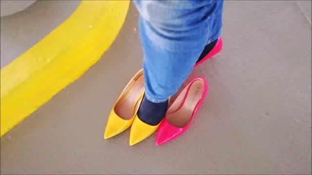 Jana walk and drive her car with yellow and pink stiletto patent pumps and changes them trailer