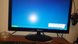dusty dell optiplex gx240 PC computer boots with hdd in just needs more ram though