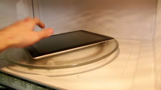 iPad in microwave 'DO NOT TRY AT HOME'
