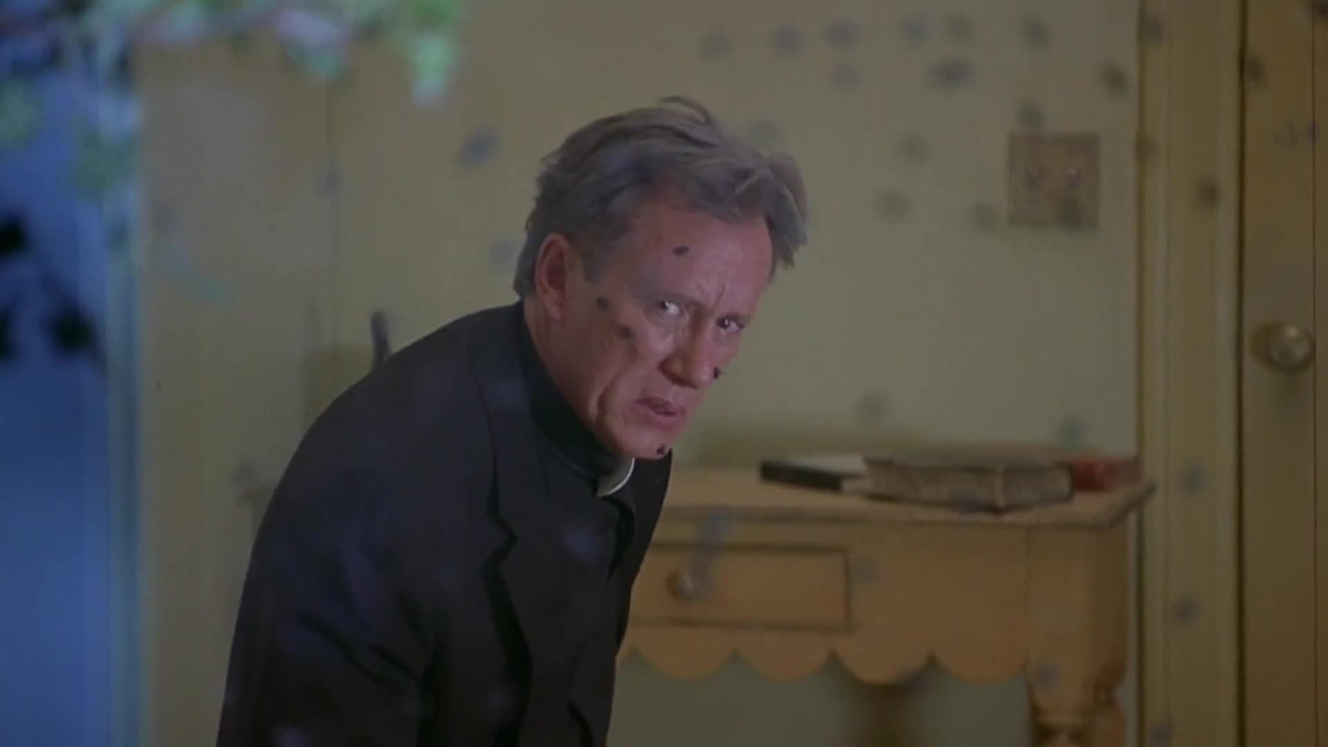 Scary Movie 2|Father McFeely Toilet Exorcism Scary Movie 2|Father McFeely Toilet Exorcism