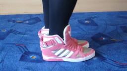 Jana shows her Adidas Space Diver W pink gold white