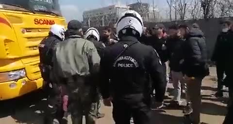 Grecia: Scontri tra Polizia e civili contro alle armi in Ucraina