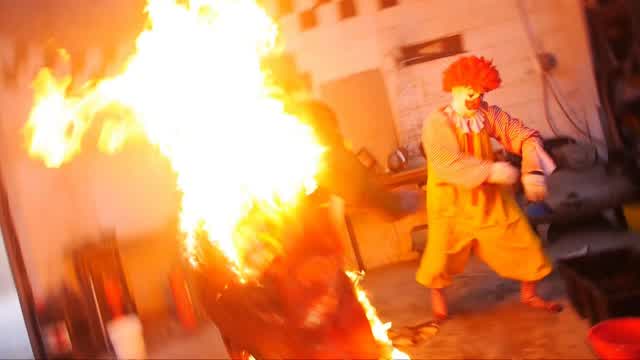 Ronald McDonald BURNS THE BURGER KING! [By RackaRacka]