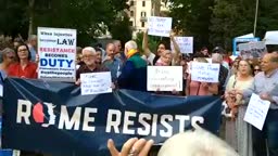 RomeResists_statunitensi_a_Roma_manifestano_contro_visita_Trump