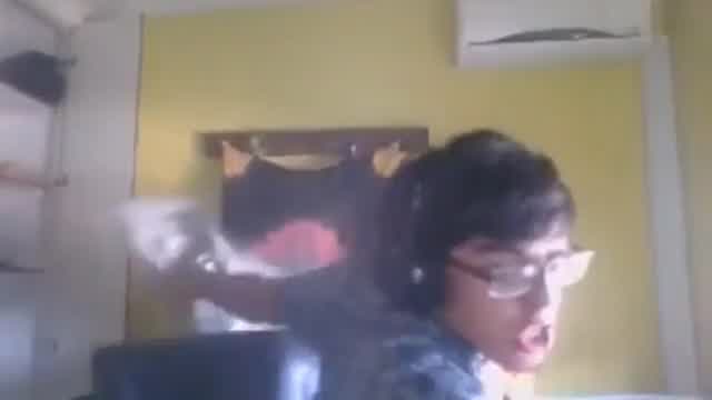 Bronce V se enoja tanto que llaman a los del manicomio para que se lo lleven (PT1) Bronce V se enoja tanto que llaman a los del manicomio para que se lo lleven (PT1)