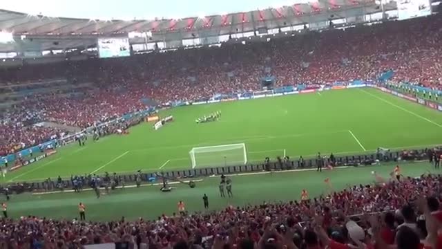 La Marea Roja enmudeció todo Brasil cantando el Himno en el Maracaná. Chile vs España 18_06_2014