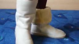 Jana shows her winter boots UGG-s beige