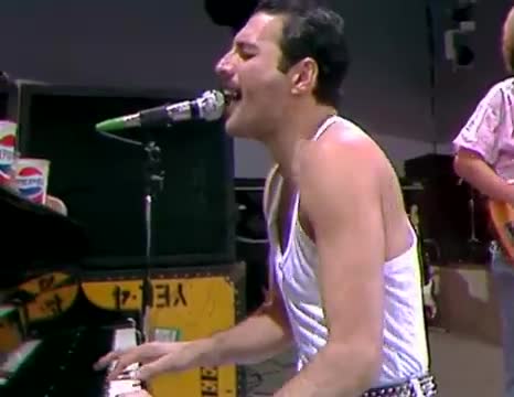 Queen - Bohemian Rhapsody -Live Aid 1985-(2)