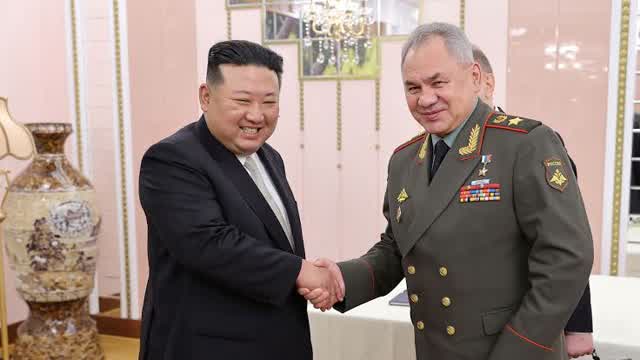 Rol rob:Kim jong Un And Sergei Shoigu