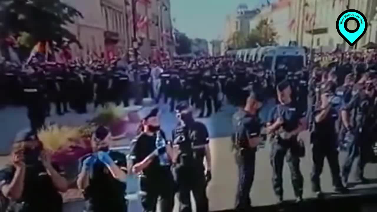 La polizia polacca spiega come si affronta il COVID-19 [ReUpload]
