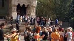 Bulgarians with Russian flags formed a human chain around the temple of the Russian Church because o