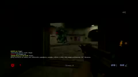 Dos bichos del sven coop peleando con musica de Penguins With Shotguns de fondo
