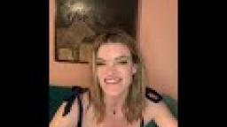 Hollywood actress MISSI PYLE wants to ride a limousine to work at COSTA RICAS CALL CENTER.