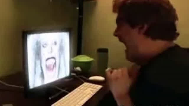 Guy plays the scary maze game