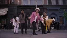 Langstrass aber es isch wük de Bruno Mars wo singt