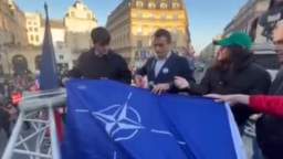 In Paris, they protest against the supply of weapons to Ukraine. The protesters also cut the NATO fl