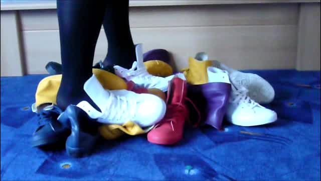 Jana make shoeplay and trample session with all her rubber Chucks trailer