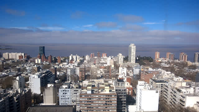 UN ELEVADOR QUE HACE RUIDO, CLAVE!