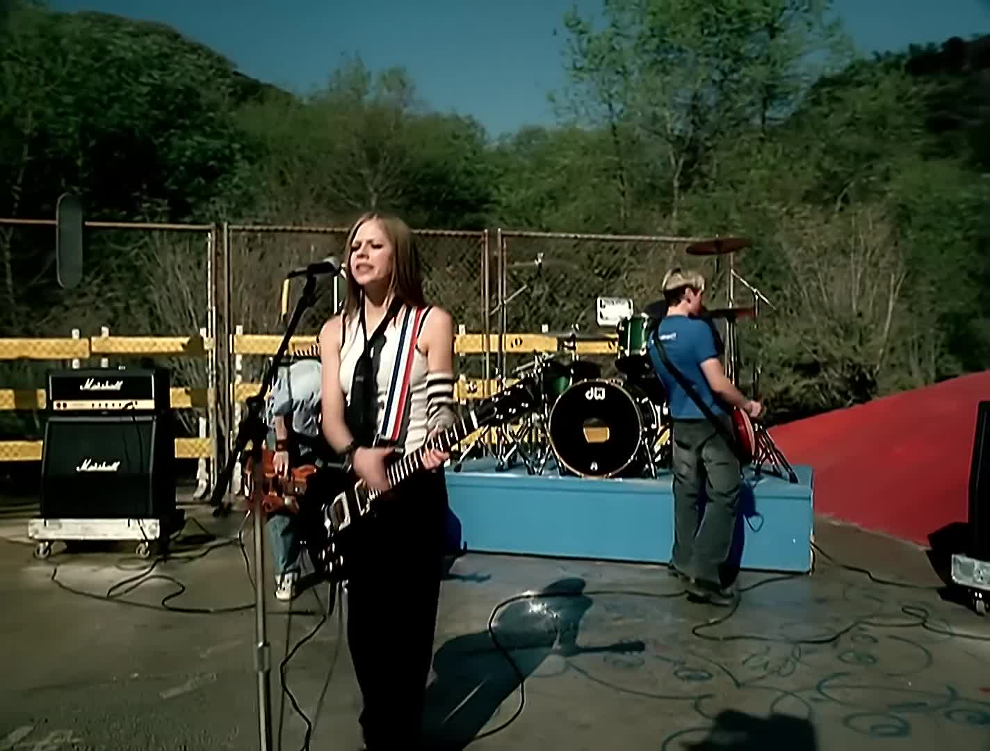 Avril Lavigne - Complicated (Official Video)
