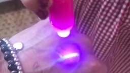 Luz ultravioleta para distinguir vacunados gracias a la luciferasa