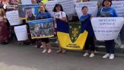 “Bring back dad” wives and children of missing Ukrainian Armed Forces protest on the Kiev Maidan