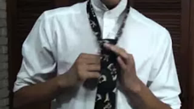 Como hacer un nudo de corbata (WINDSOR)